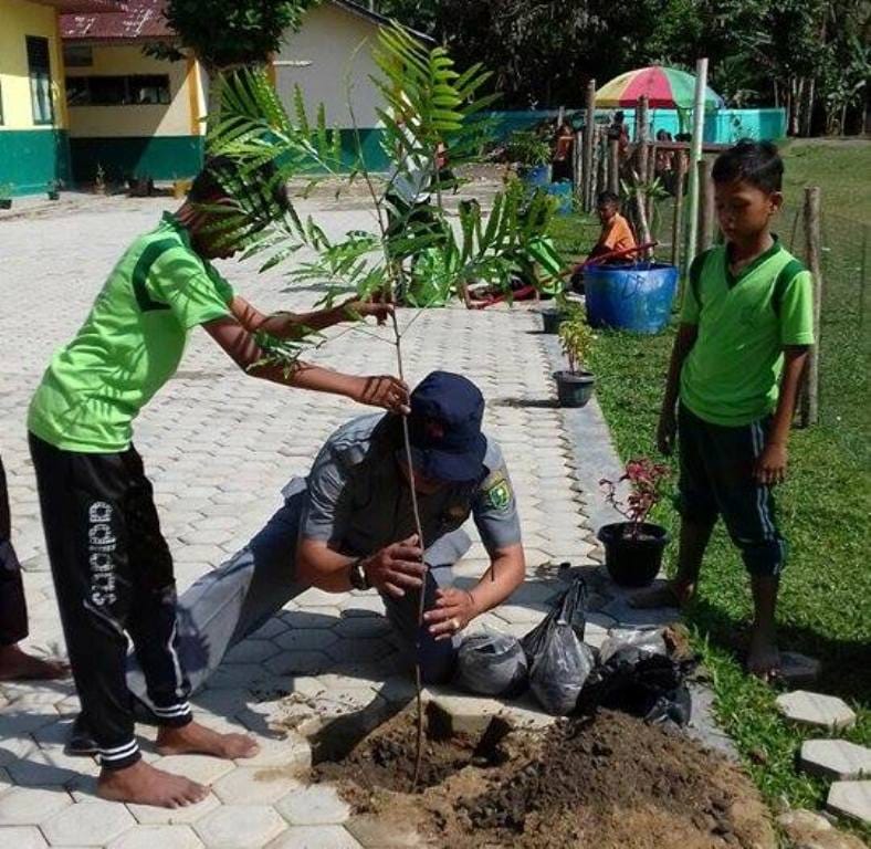 Penghijauan di wilayah SD terus dilakukan, seperti yang dilakukan oleh SDN I Pakuhaji yang terus melakukan penghijauan. Hal ini untuk menciptakan sekolah hijau agar sekolah terlihat sehat dan indah.