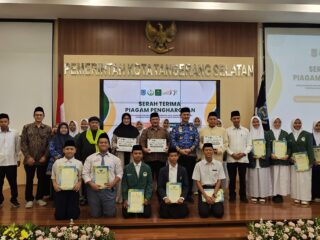 Pemenang Pekan Olahraga dan Seni Pondok Pesantren Kota Tangsel Dapaat Penghargaan Santri Berprestasi